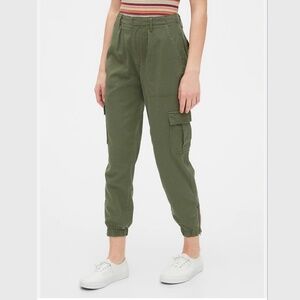 Gap Cargo Utility Joggers in TENCEL Lyocell